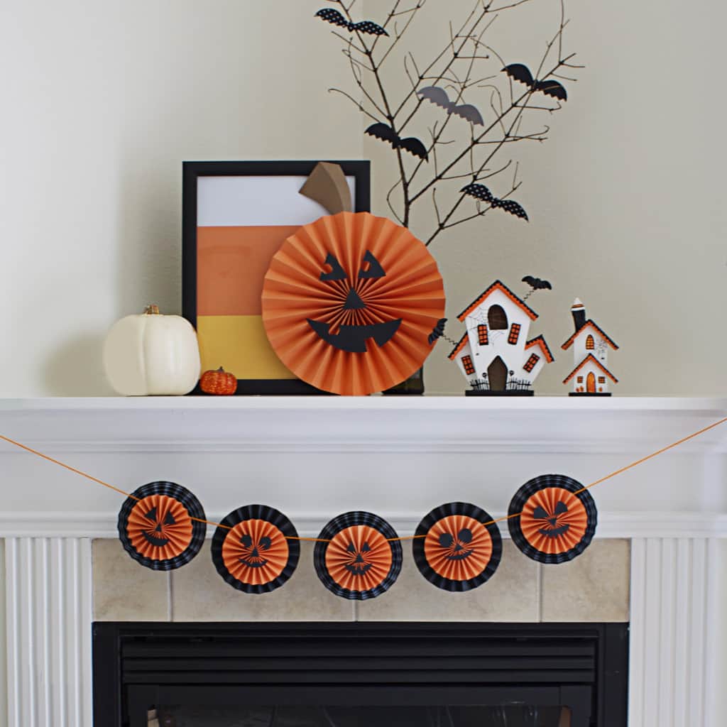 DIY Halloween Garland with pumpkin medalions