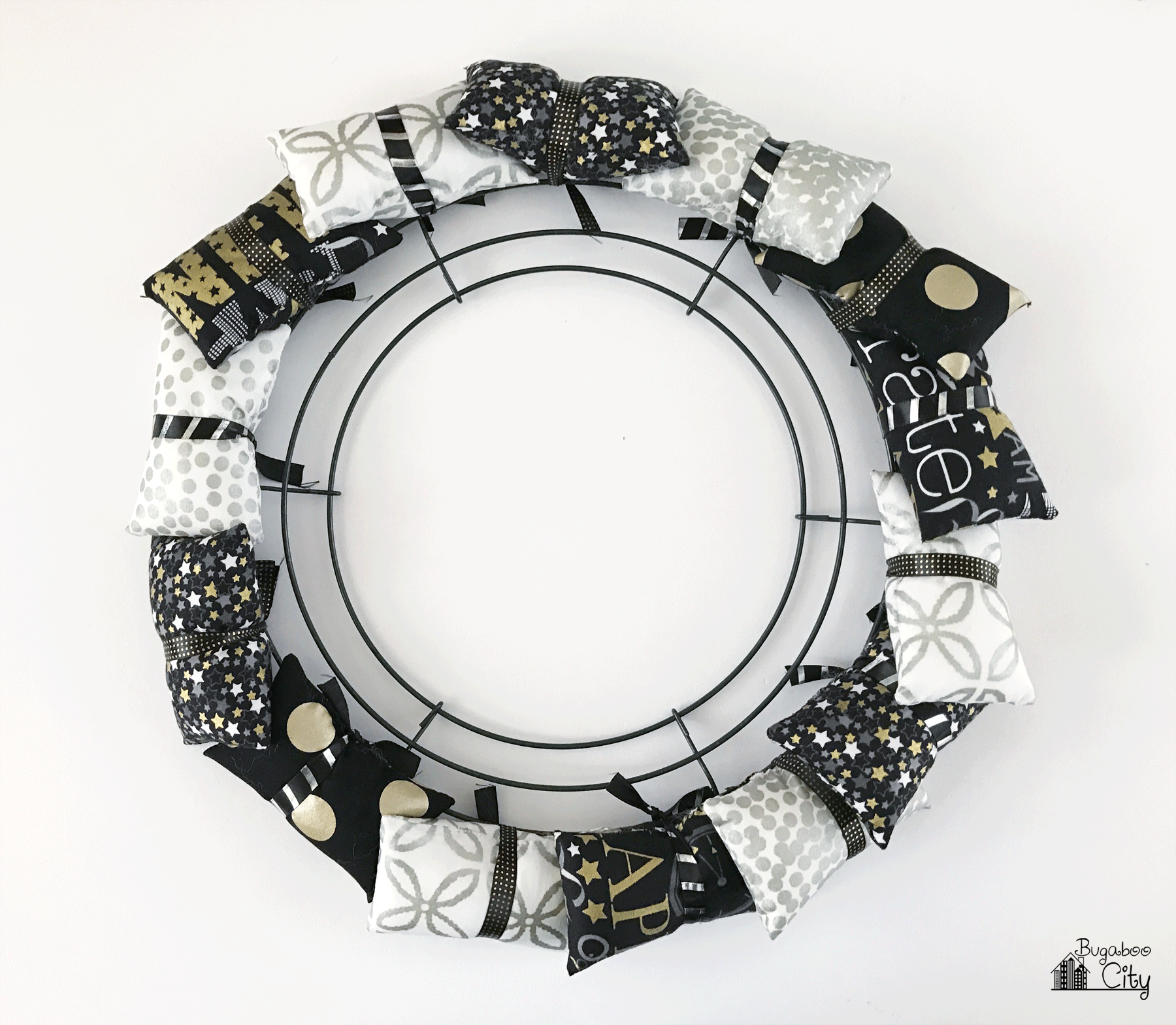 Happy New Year Pillow Wreath with free pattern