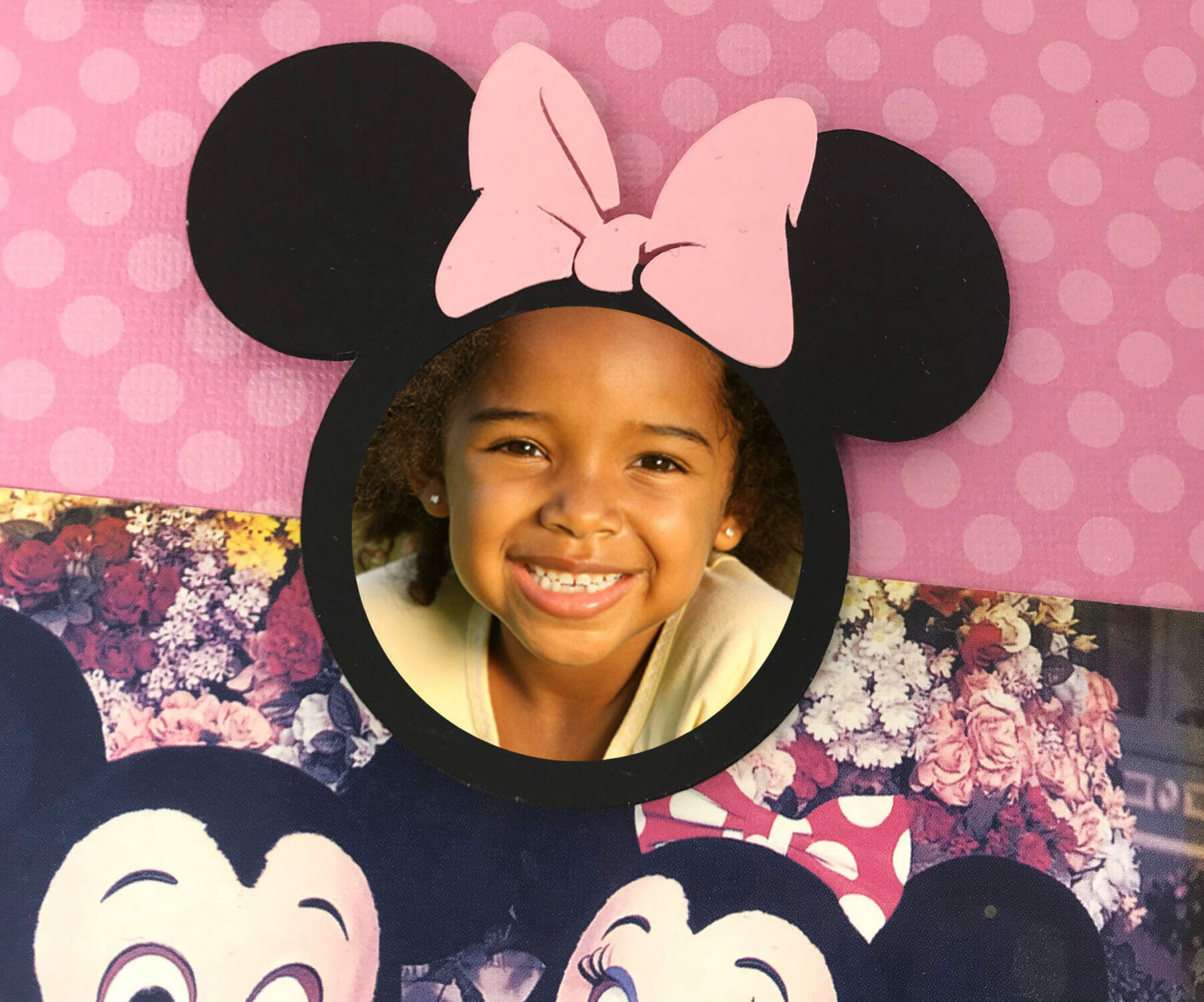 A cute Minnie Mouse photo magnet.