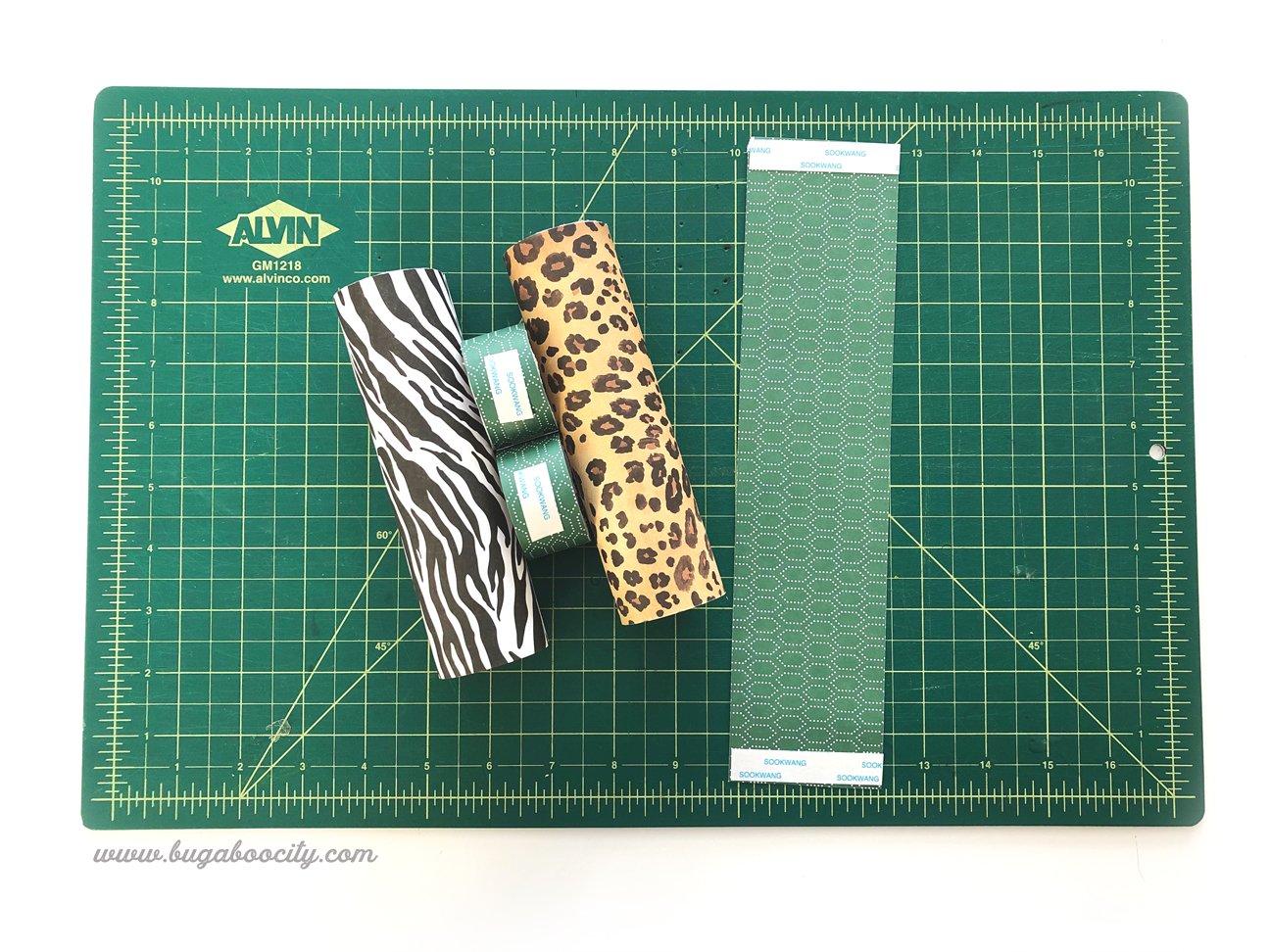 Two small cardboard tubes are placed perpendicular between two longer cardboard tubes.