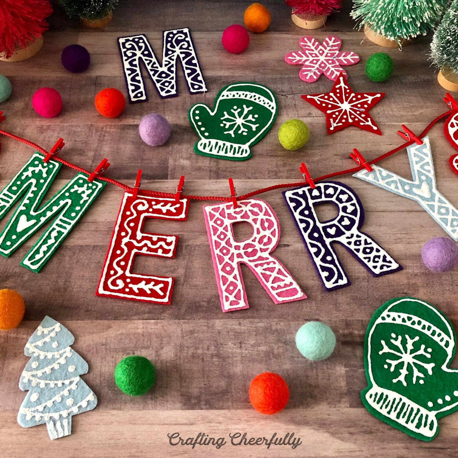 diy-holiday-banner-with-felt-and-fabric-paint-crafting-cheerfully