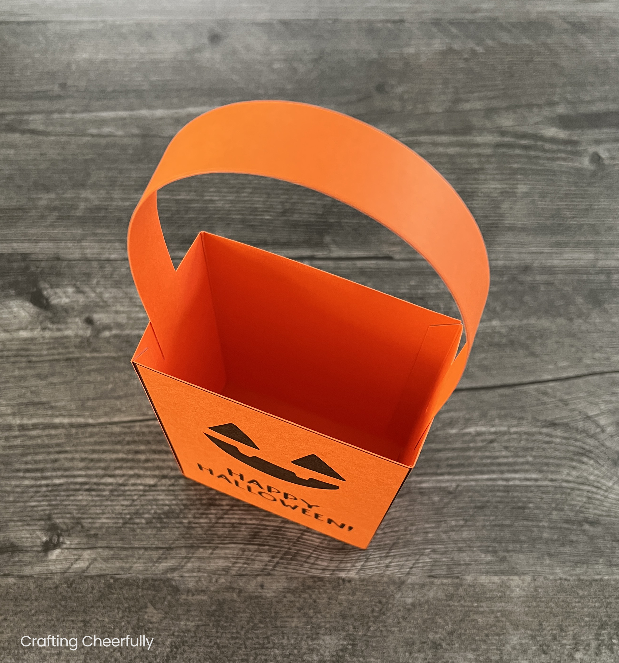 A handle is attached to the inside of the pumpkin box.