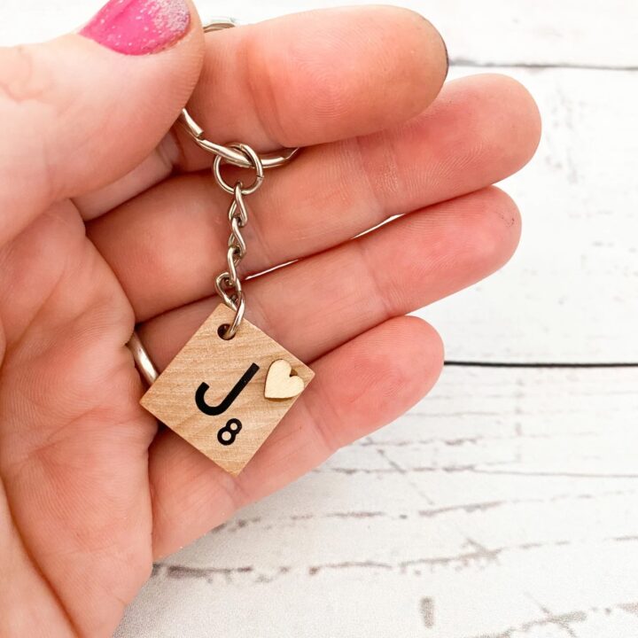 Scrabble tile key ring by Made By Leni Shop.